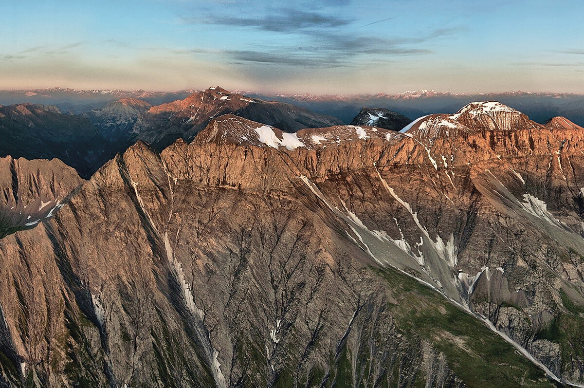 The Glarus main overthrust in the cantonal triangle Glarus-St. Gallen-Graubünden.