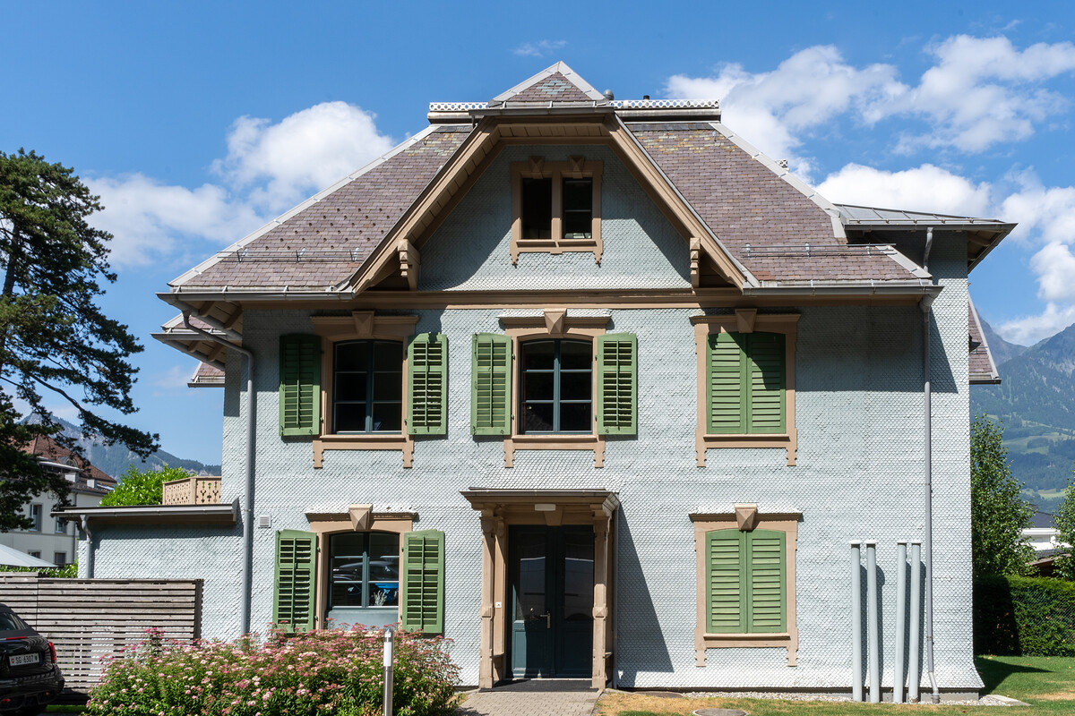 The Hermitage staff house can be seen from the outside. It belongs to the Hotel Grand Resort Bad Ragaz. This is a star hotel in Switzerland.