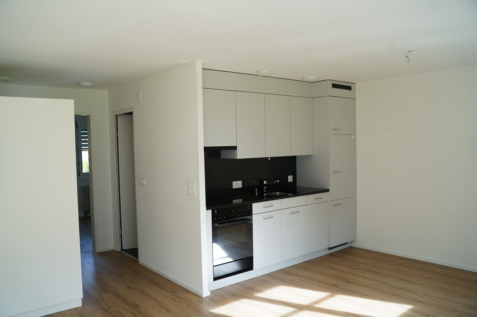 The apartments in the Tamina staff house on Taminastrasse in Bad Ragaz are very large. The picture shows the kitchen of one of these apartments. The staff house belongs to the Hotel Grand Resort Bad Ragaz.