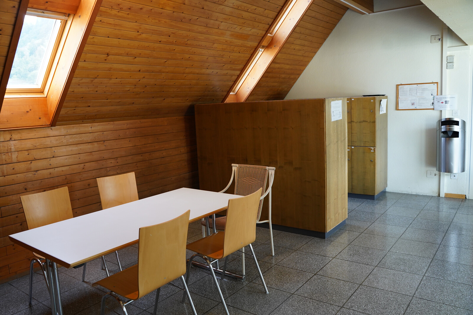 This is the common room of the Mühlebad staff house on Pfäfeserstrasse in Bad Ragaz. This staff house is part of the Hotel Grand Resort Bad Ragaz.