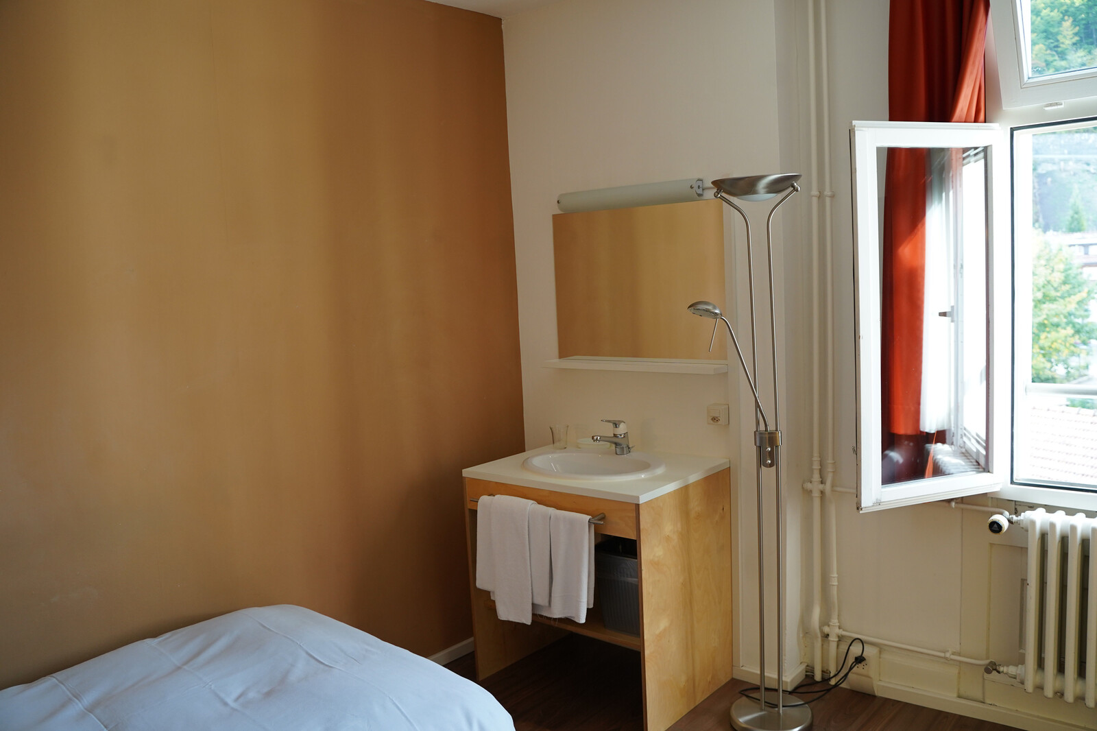The washbasin and part of the window of the Mühlebad staff house at the Grand Resort Bad Ragaz are shown. The Grand Resort is a star hotel in Switzerland.