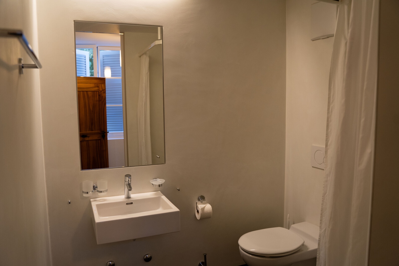 The bathroom of the studio in the Sarona staff house at the Grand Resort Bad Ragaz can be seen. The Grand Resort is a star hotel in Switzerland.